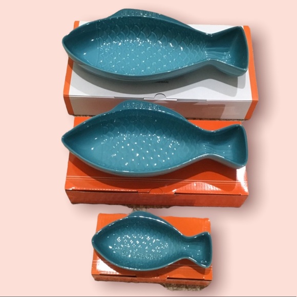 Le Creuset | Dining | Le Creuset Stoneware Fish Plates Set Of 3 ...